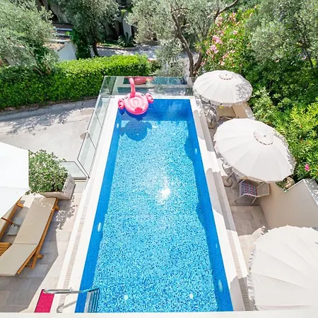 Amfora Bed & Breakfast 4*